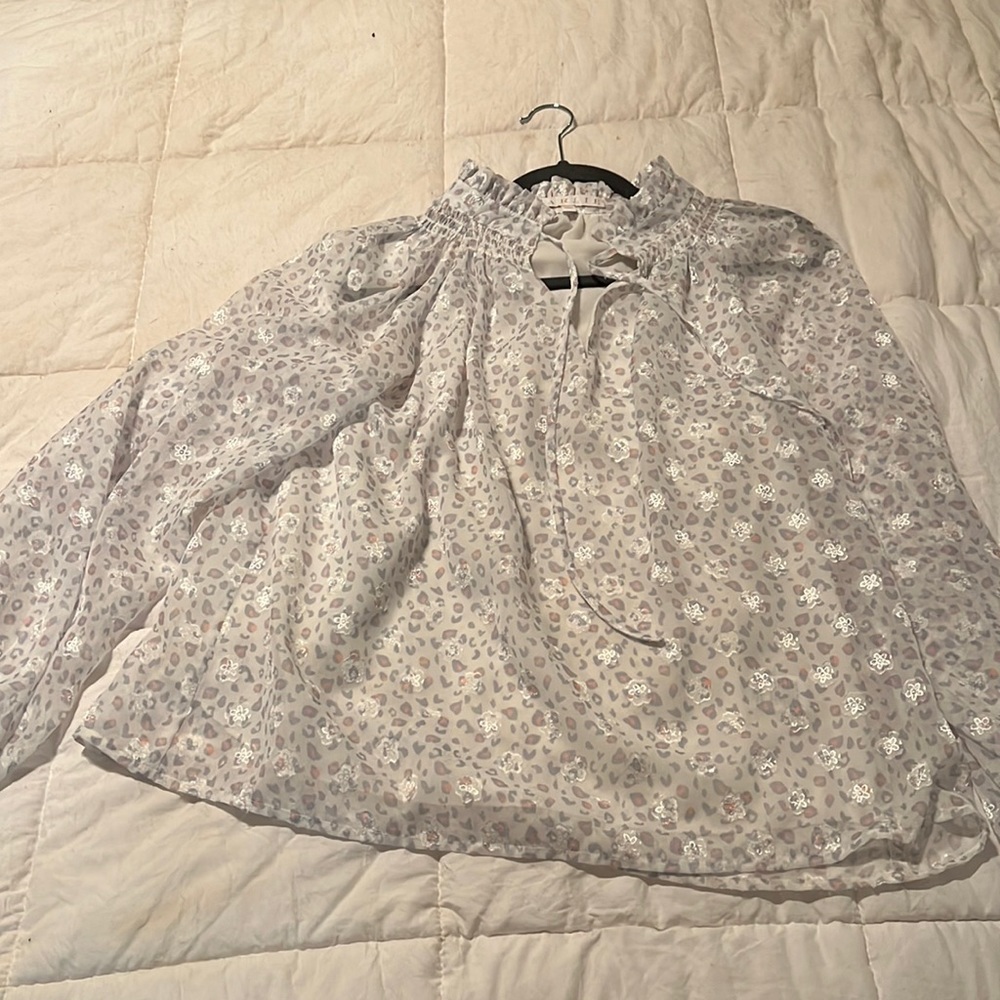 Karlie leopard top